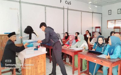 MTs Darul Ihya Gelar Pembagian Rapor Penilaian Tengah Semester Tahun Ajaran 2024/2025